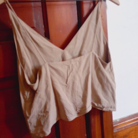 Everlane -The Washable Silk Cropped Cami - Picture 3 of 4